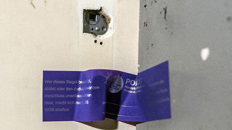 Die Polizei hat die Wohnung des Terrorverdächtigen in Neuss nach seiner Festnahme versiegelt.
