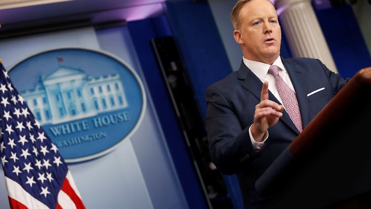 Während seines ersten Pressebriefings bricht Spicer mit diversen Gepflogenheiten.