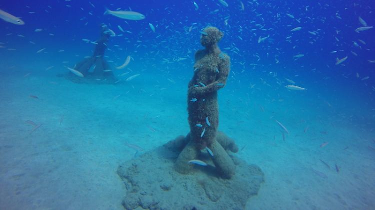 Der Künstler Jason deCaires Taylor will mit seiner Unterwasserkunst die Menschen für den Schutz der Meere sensibilisieren.