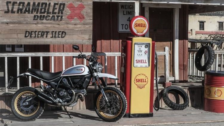 Das jüngste Familienmitglied, die Ducati Scrambler Desert Sled, ist die perfekte Kopie eines 40 Jahre alten Erfolgsmodells - der legendären Yamaha XT 500.