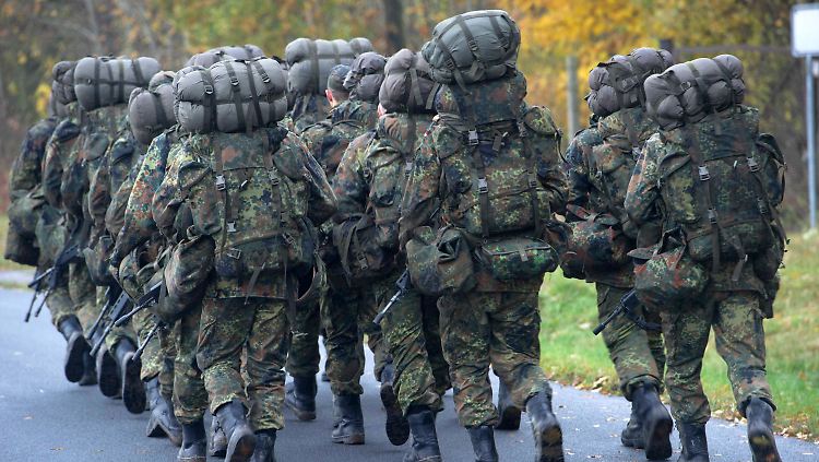 Die Belastung wächst - die Bundeswehrreform braucht zu viel Zeit.