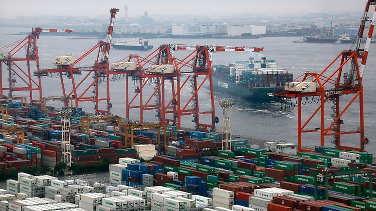 Enger Handelspartner der USA: Ein Containerschiff verlässt das Terminal Aomi bei Tokio.
