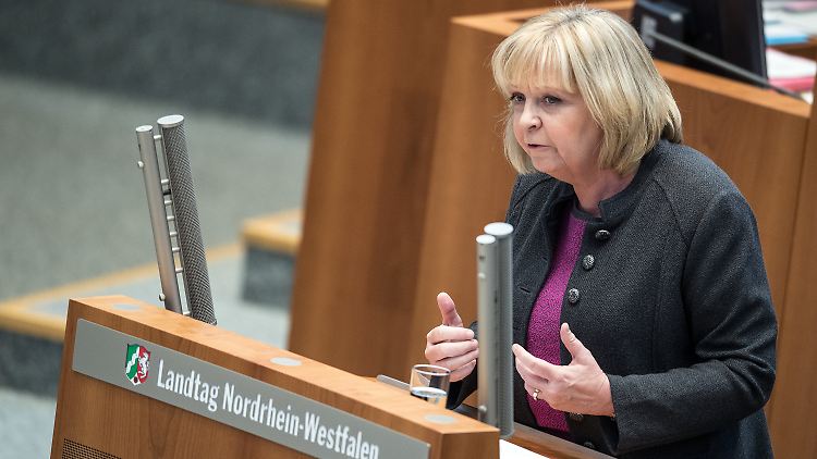 Hanelore Kraft ruft dazu auf, die Kritik an den Behörden zu mäßigen. Der Fall müsse hart in der Sache, aber verantwortungsvoller im Ton geführt werden