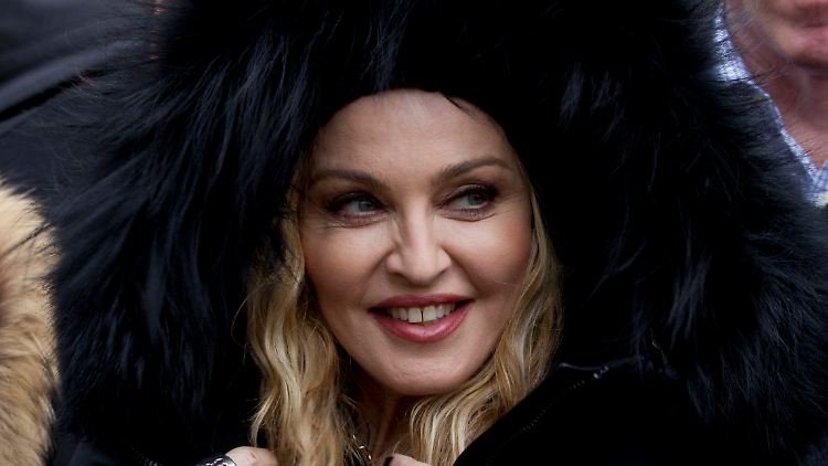 Sie hat anscheinend noch Ressourcen für weitere Kinder: Madonna. 