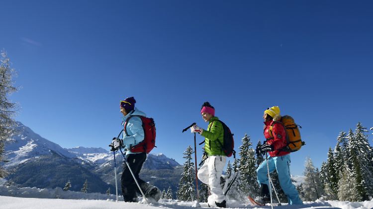Schneeschuhwandern wird immer beliebter. Vor allem, weil es ein entspannter Sport ist.
