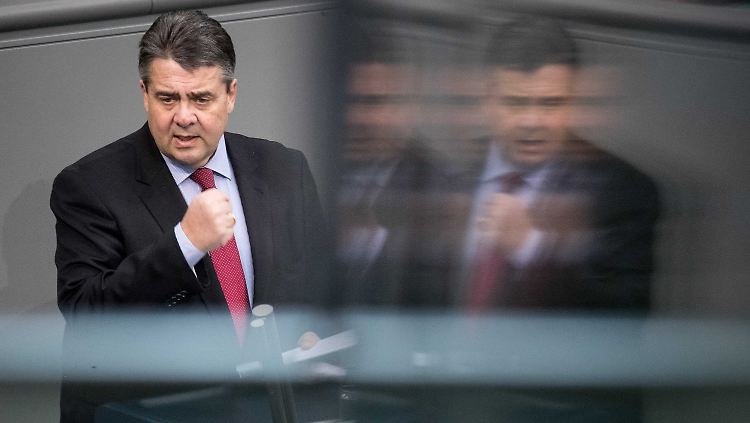 Noch ist er Wirtschaftsminister, bald schon zieht er ins Außenministerium um: SPD-Politiker Sigmar Gabriel.