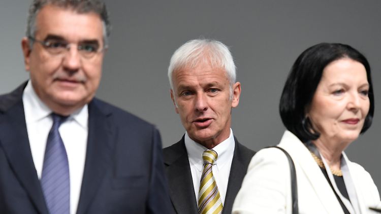 Christine Hohmann-Dennhardt mit VW-Chef Matthias Müller (Mitte) und Vorstandskollege Garcia Sanz.