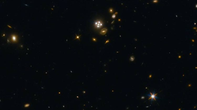 HE0435-1223 (Mitte) ist eines der Objekte, das die Forscher für ihre neue Studie ausgewertet haben. 