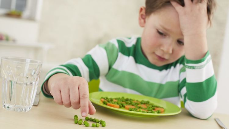 "Mit Essen spielt man nicht" - auch so eine altbekannte Redensart, die Kinder oft hören. Wie schafft man es, dass sie Gemüse gern essen?