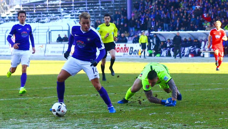 Pascal Köpke brachte die Auer mit 1:0 in Führung - am Ende siegten die Erzgebirger mit 2:1.