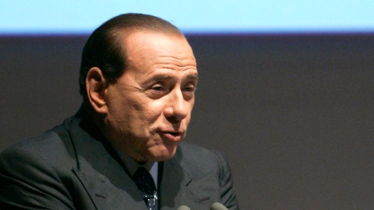 Silvio Berlusconi soll Zeugen bestochen haben.
