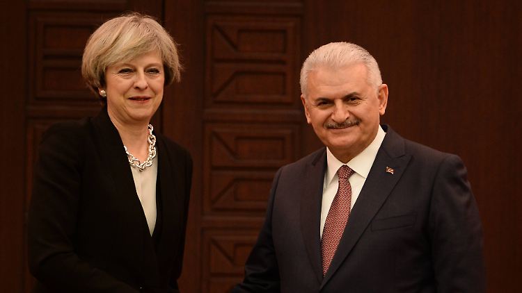 Theresa May und der türkische Ministerpräsident Binaly Yildirim.