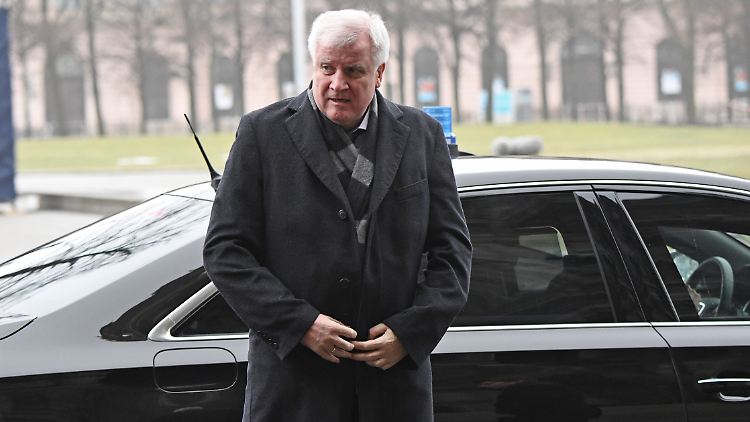 Stellt sich gegen die eigene Partei und die Kanzlerin: Horst Seehofer
