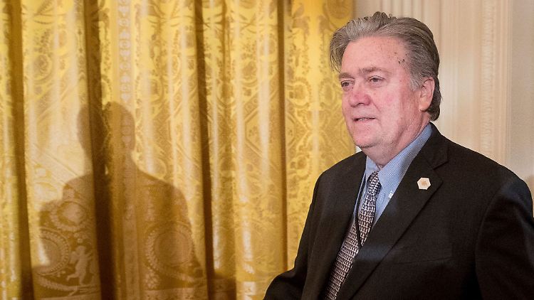 Stephen Bannon ist Chefberater von Donald Trump - nun erhält er mehr Macht.