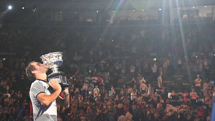 Roger Federer ist mit 35 Jahren und 174 Tagen der älteste Grand-Slam-Champion seit 1972.