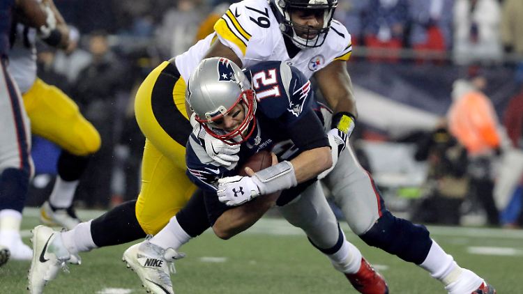 Quarterback Tom Brady (silberner Helm) von den New England Patriots spielt seinen siebten Super Bowl.