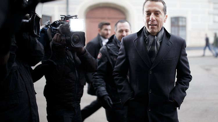 Bundeskanzler Kern entkommt haarscharf den Neuwahlen.