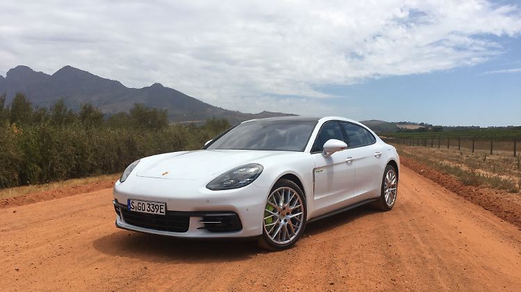 Optisch unterscheidet sich der Hybrid natürlich nicht von einem Porsche Panamera mit Verbrenner.