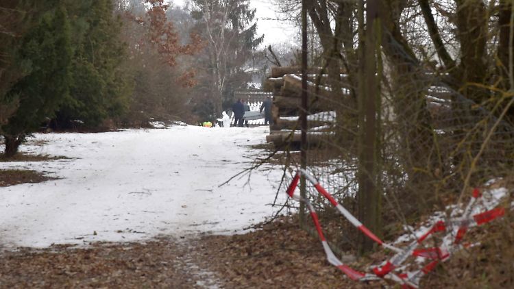 Die in einer Gartenlaube im unterfränkischen Arnstein gefundenen sechs toten Jugendlichen sind an einer Kohlenmonoxidvergiftung gestorben.