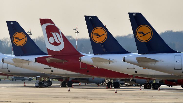 Ein Teil der Air-Berlin-Flotte fliegt bald unter der Flagge der Lufthansa.