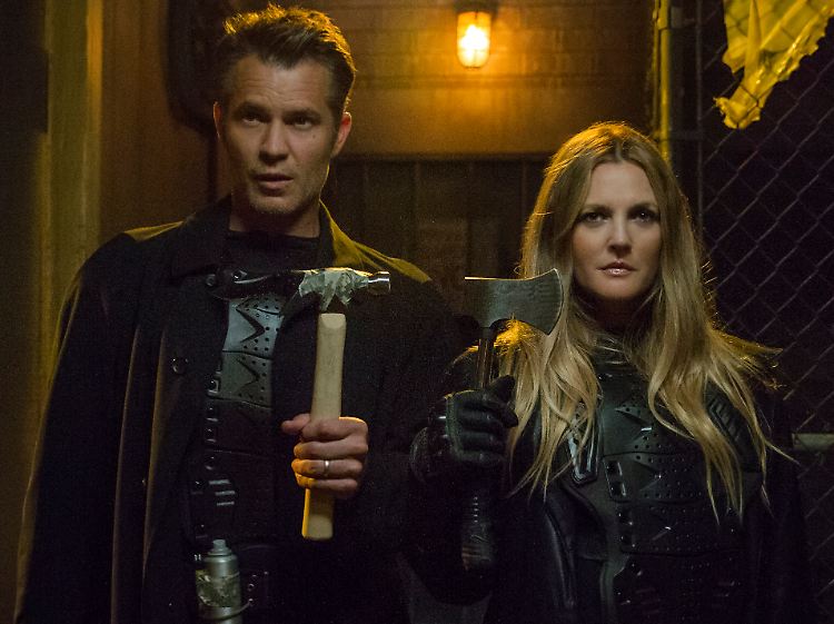 Sie wird zum Zombie, er hilft töten: eine ganz normale Ehe à la "Santa Clarita Diet".