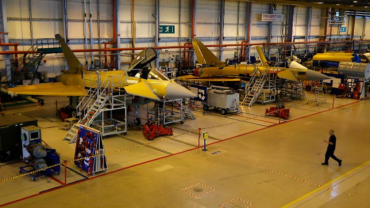 BAE-Werkshalle mit Eurofightern in Warton (Archiv).