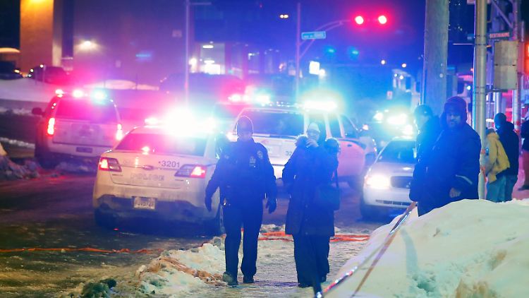 Polizisten sichern die Moschee, in der Bissonnette sechs Menschen ermordete und 19 weitere verletzte.