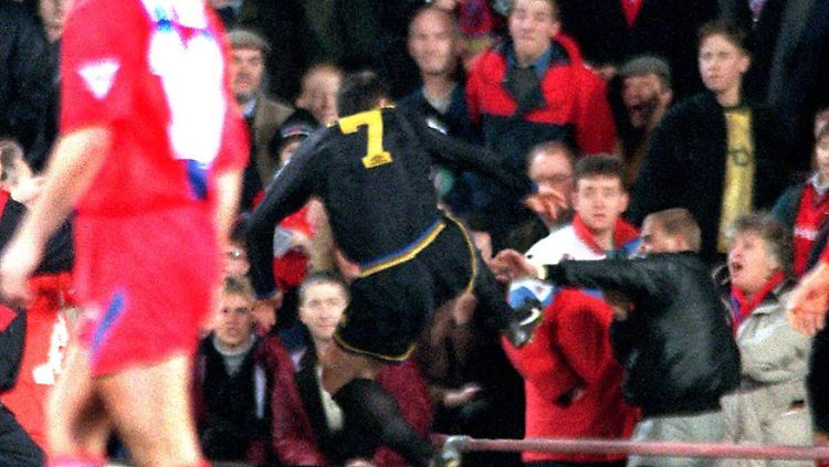 Der Tritt der sein Leben veränderte: Eric Cantona am 25. Januar 1995.
