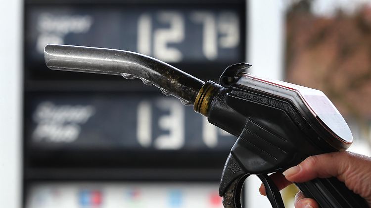 Lange hielten die sinkenden Preise für Öl und Benzin die Inflation niedrig. Nun ziehen sie wieder an. 