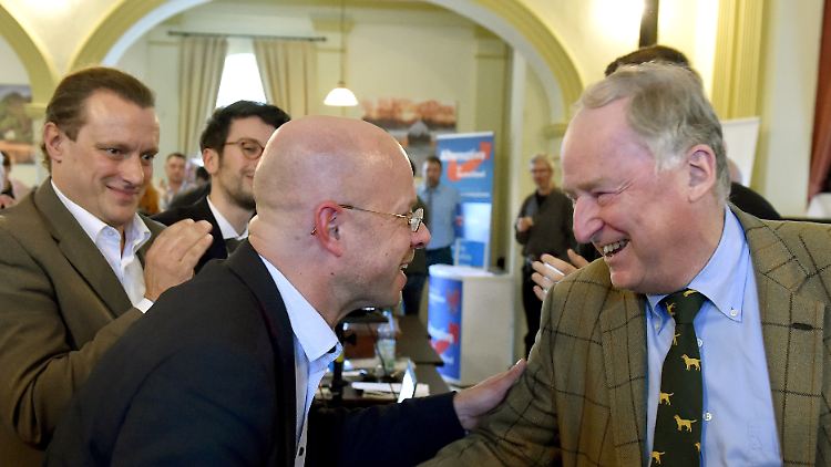 Alexander Gauland (r.) will in die Bundespolitik. Damit ist der Weg frei für Andreas Kalbitz (l.l), die Führung der Brandenburger AfD zu übernehmen.