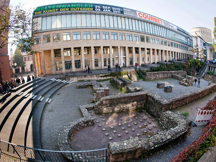 Der Archäologische Garten vor dem Dom (l) und der Ausstellungshalle Schirn (hinten).