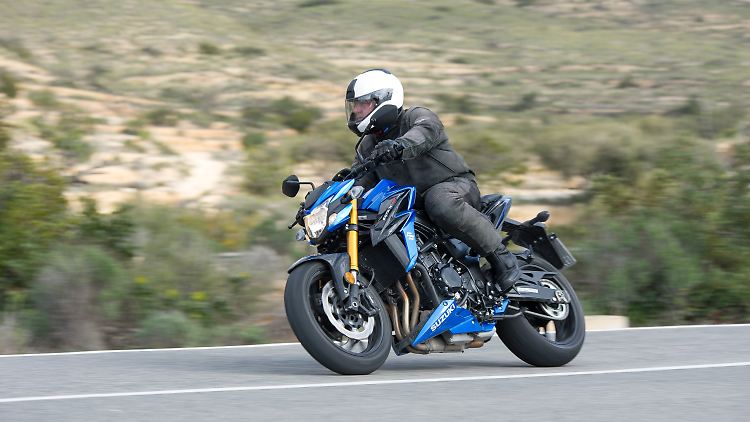 Mit der GSX-S750 stellt Suzuki der GSX-S1000 eine kleine Schwester zur Seite.