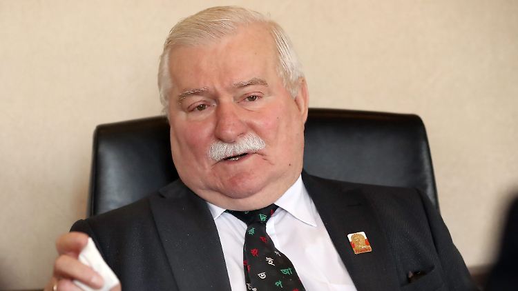 Eine Geheimdienstakte belastet Lech Walesa schwer.