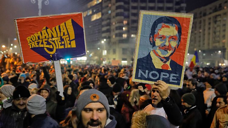 Kritiker glauben, dass das Dekret vor allem den wegen Amtsmissbrauch angeklagten Chef der Sozialdemokraten, Liviu Dragnea, vor dem Gefängnis bewahren soll. 