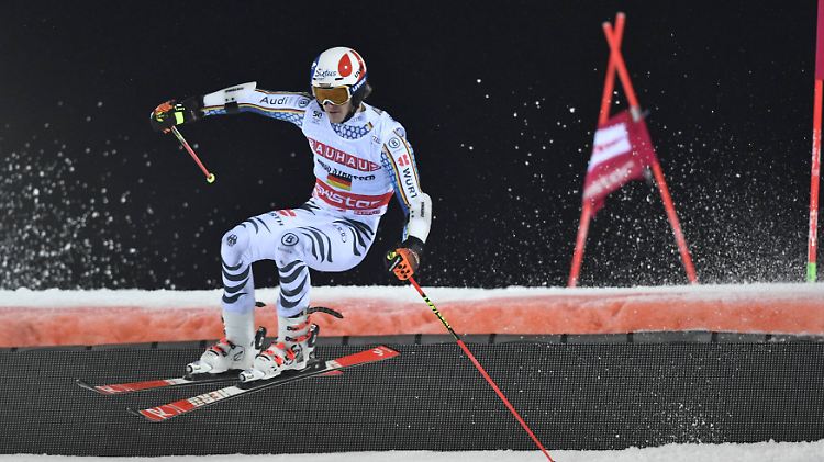 Linus Straßer hat sich beim Parallel-Slalom in Stockholm in einen Rausch gefahren.