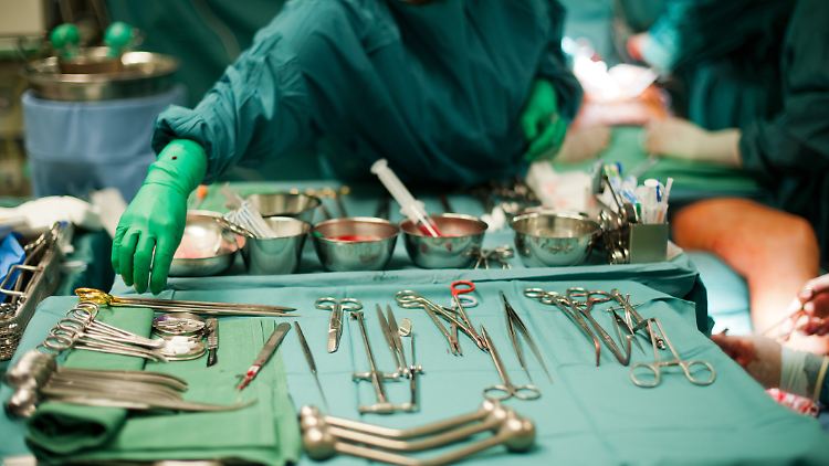 Operationsteam in einem Krankenhaus: Viele Blinddarm-OPs erweisen sich im Nachhinein als unnötig.
