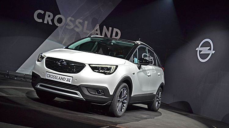 Der Opel Crossland X reiht sich vor dem Opel Mokka ein und erhebt keinen Anspruch, ein SUV zu sein.