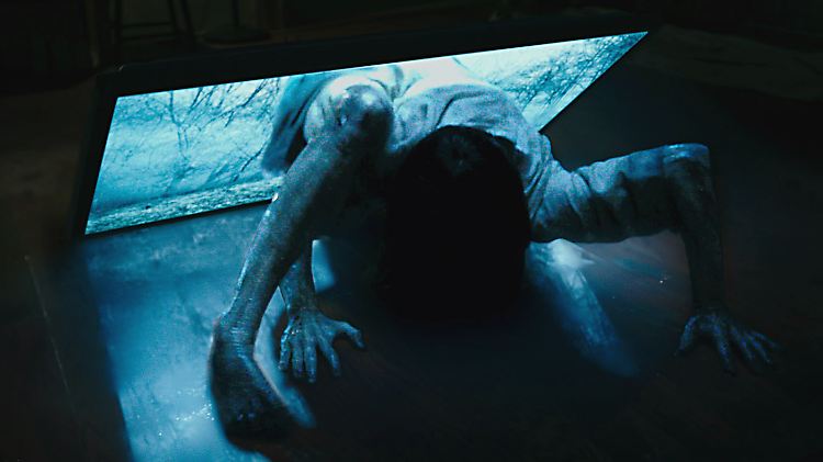 Samara ist seit ihrem bisher letzten Kinoausflug nicht unbedingt netter geworden - Szene aus "Rings".