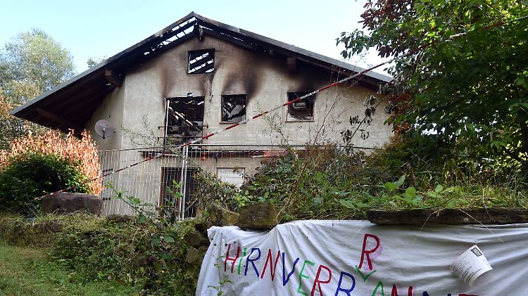 Im Jahr 2015 wurden über Tausend Straftaten auf Flüchtlingsheime verübt.