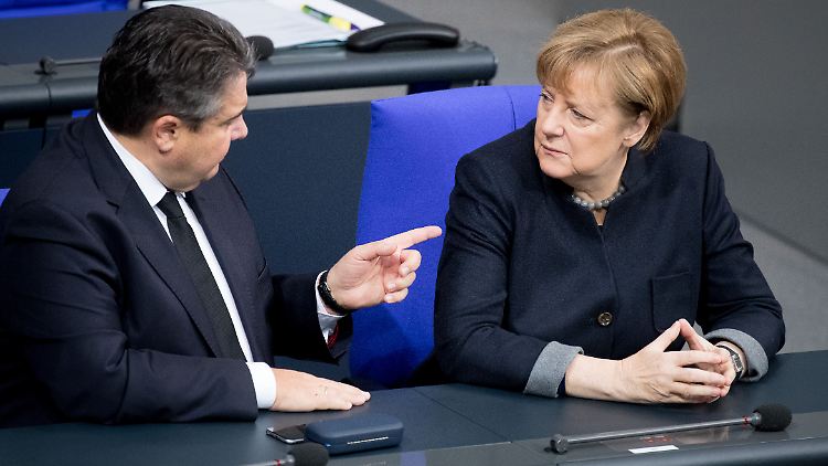 Merkel soll's richten: In einem Brief an die Kanzlerin fordert Sigmar Gabriel eine "konstruktive Rolle" Deutschlands bei den Griechenland-Verhandlungen.
