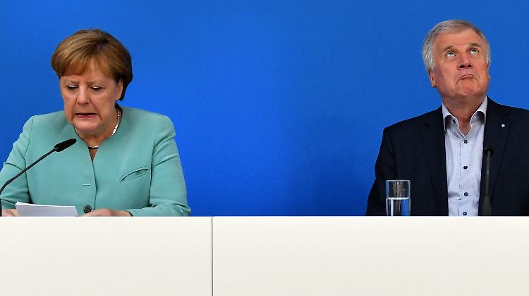 In den zurückliegenden eineinhalb Jahren häufig nicht einer Meinung: Merkel und Seehofer.