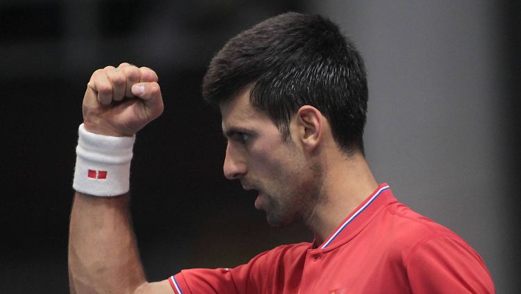 Novak Djokovic feiert Einzelsieg im Davis Cup.