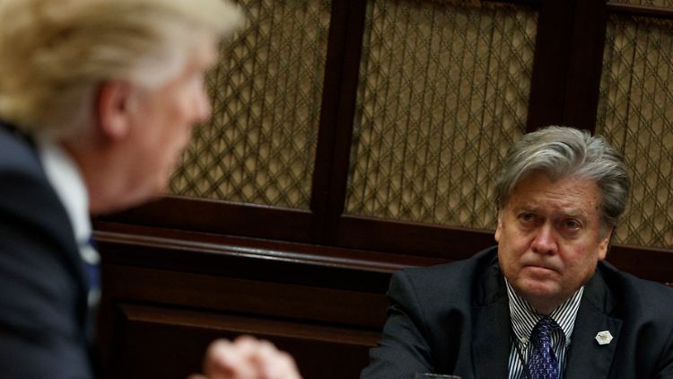 Angesichts der Machtbefugnisse von Stephen Bannon fragen sich Kritiker bereits, ob er der eigentliche starke Mann im Weißen Haus ist.