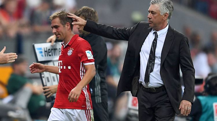 Carlo Ancelotti glaubt an eine weitere Karriere seines Noch-Spielers Philipp Lahm im Fußball-Geschäft.