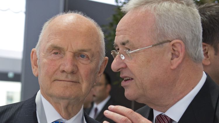 Piëch und Winterkorn (r.) hier 2014 bei der Hauptversammlung der Volkswagen AG. Seit wann wussten sie von den Diesel-Manipulationen?