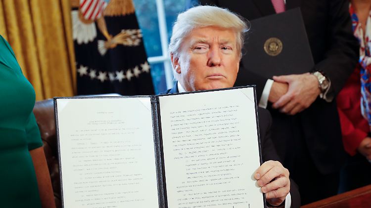 Trump unter Druck: Das US-Bundesberufungsgericht will im Streit um den Einreisebann keine Zeit verlieren.