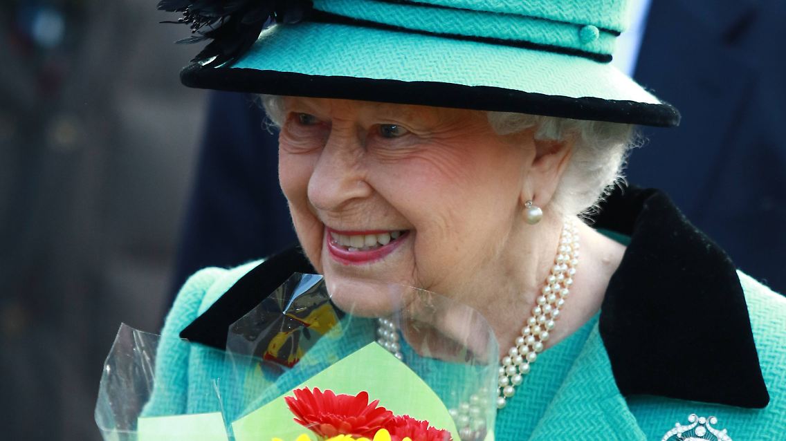 Königin Elizabeth II. besucht Gottesdienst in Sandringham HM Queen Elizabeth II attending Church at West Newton . . West Newton, Norfolk, UK . . 05.02.2017 HM Queen Elizabeth II attends the St. Peter & St. Paul Church Sunday morning service in West Newton. PUBLICATIONxNOTxINxUK

Queen Elizabeth II attended Worship in Sandringham HM Queen Elizabeth II attending Church AT WEST Newton WEST Newton Norfolk UK 05 02 2017 HM Queen Elizabeth II Attends The St Peter & St Paul Church Sunday Morning Service in WEST Newton PublicationxNotxInxUK  