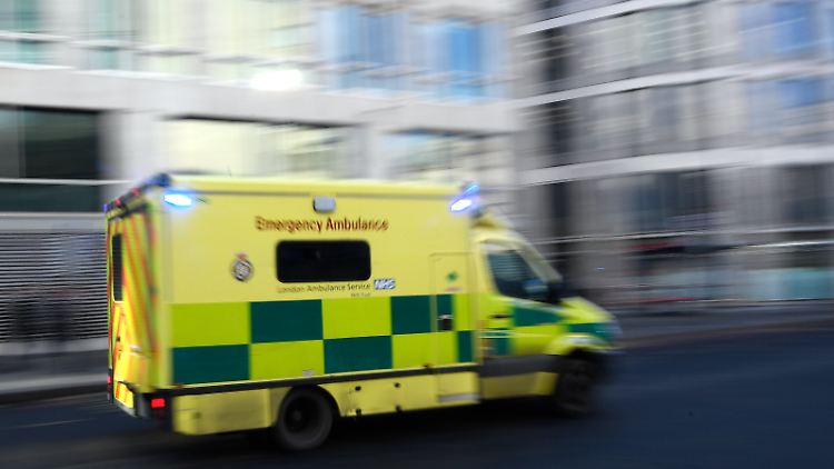 Monatelanges Warten auf Operationstermine und Kranke, die auf dem Flur übernachten: Alltag im britischen Gesundheitssystem.