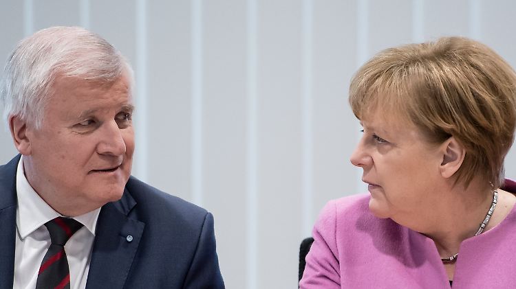 Geht das im Wahlkampf gut? CSU-Chef Seehofer mit Kanzlerin Merkel.