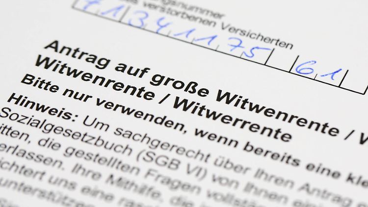 Der Hinweis ist deutlich: "Die Rente fällt mit Ablauf des Monats der Wiederheirat weg. Daher besteht die gesetzliche Verpflichtung, uns die Wiederheirat unverzüglich mitzuteilen."